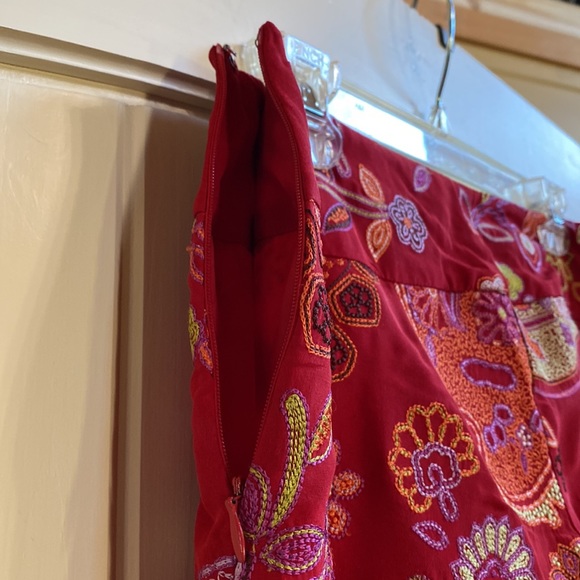 Like New! ECI New York fully lined silk embroidered crop pants - Picture 5 of 5